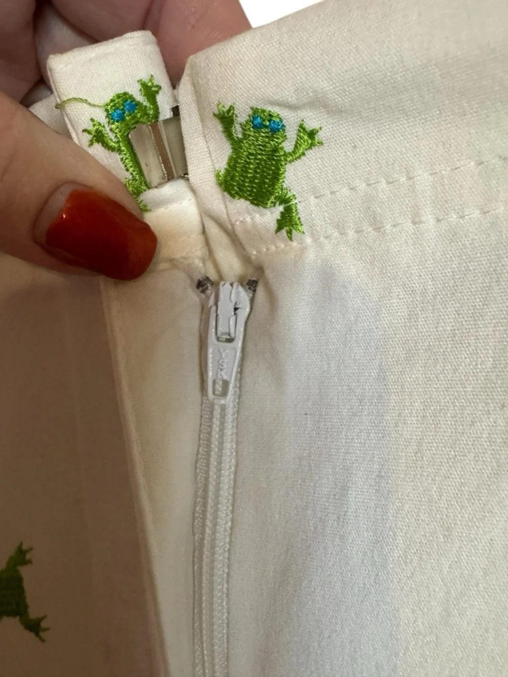 FUN & UNIQUE Capri Pants with Green Frog Embroidery SPRING/SUMMER SZ: 6 #O - Picture 2 of 8